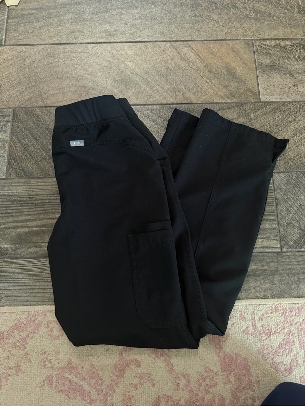 Women’s Figs Black Scrub Pants in Medium Tall